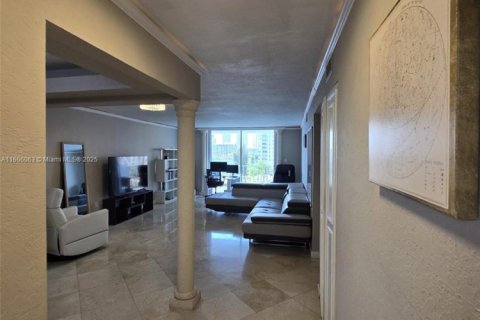 Condominio en venta en North Miami Beach, Florida, 2 dormitorios, 100.8 m2 № 2088568 - foto 7
