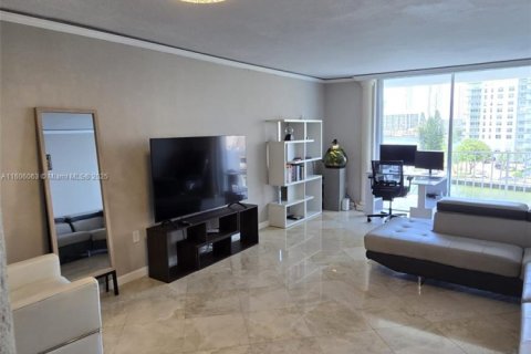 Condominio en venta en North Miami Beach, Florida, 2 dormitorios, 100.8 m2 № 2088568 - foto 6