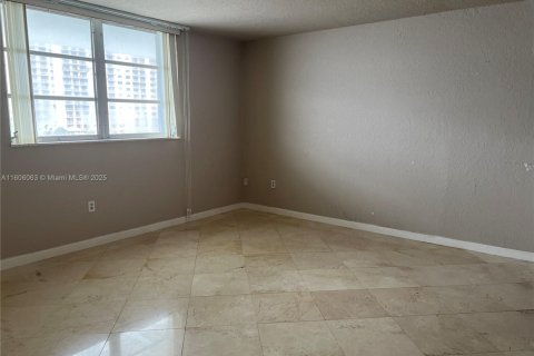Condominio en venta en North Miami Beach, Florida, 2 dormitorios, 100.8 m2 № 2088568 - foto 10