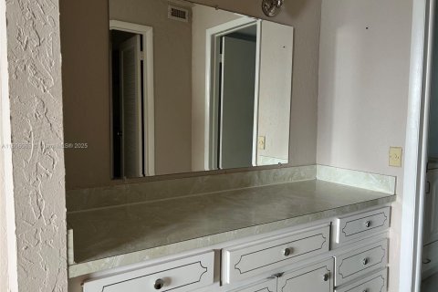 Condominio en venta en North Miami Beach, Florida, 2 dormitorios, 100.8 m2 № 2088568 - foto 15