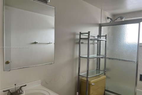 Condominio en venta en North Miami Beach, Florida, 2 dormitorios, 100.8 m2 № 2088568 - foto 9