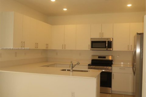 Adosado en alquiler en Homestead, Florida, 3 dormitorios, 171.68 m2 № 1944518 - foto 4