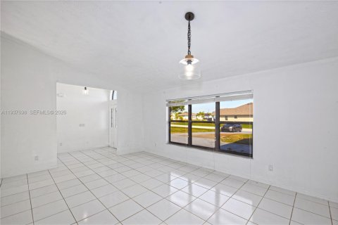 House in Port St. Lucie, Florida 3 bedrooms, 169.73 sq.m. № 1995600 - photo 13