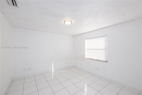 House in Port St. Lucie, Florida 3 bedrooms, 169.73 sq.m. № 1995600 - photo 25