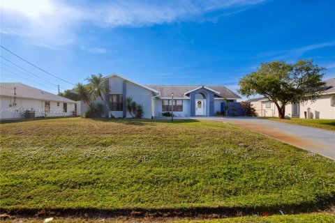 House in Port St. Lucie, Florida 3 bedrooms, 169.73 sq.m. № 1995600 - photo 7