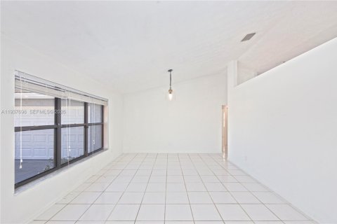 House in Port St. Lucie, Florida 3 bedrooms, 169.73 sq.m. № 1995600 - photo 11