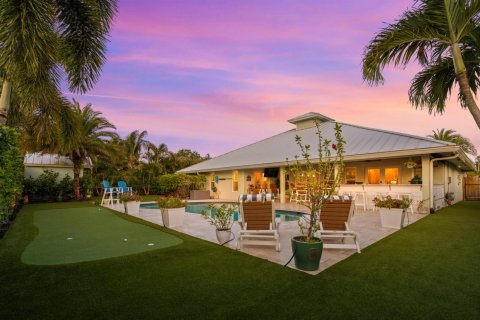 House in Stuart, Florida 4 bedrooms, 196.95 sq.m. № 2190150 - photo 18