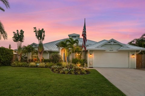 House in Stuart, Florida 4 bedrooms, 196.95 sq.m. № 2190150 - photo 6