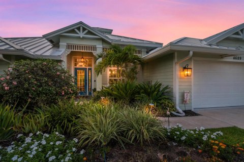 House in Stuart, Florida 4 bedrooms, 196.95 sq.m. № 2190150 - photo 10
