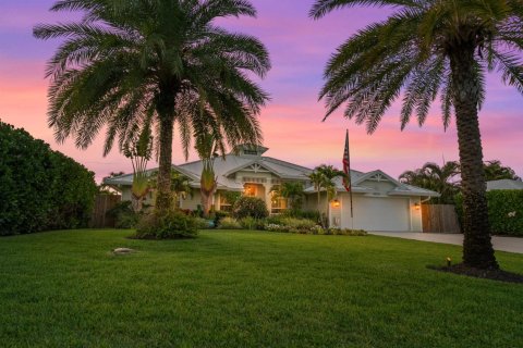 House in Stuart, Florida 4 bedrooms, 196.95 sq.m. № 2190150 - photo 8