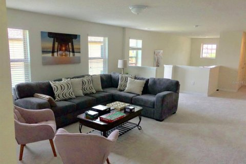 House in Davenport, Florida 6 bedrooms, 291.9 sq.m. № 1724580 - photo 9