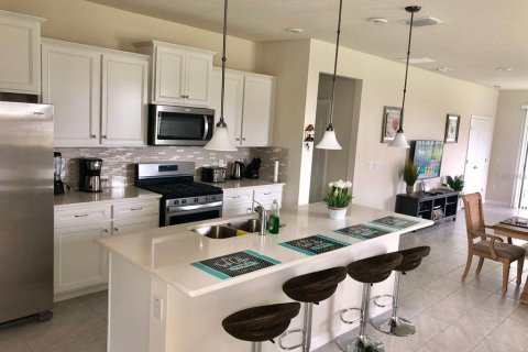 House in Davenport, Florida 6 bedrooms, 291.9 sq.m. № 1724580 - photo 3