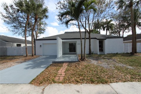 House in Cooper City, Florida 4 bedrooms, 195.28 sq.m. № 2036529