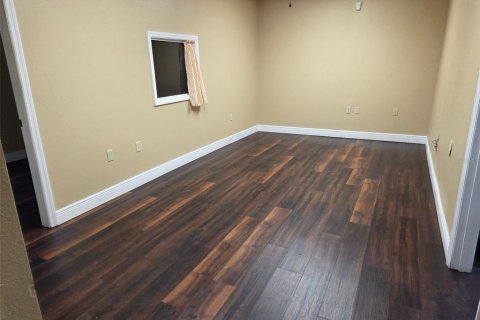 Immobilier commercial à louer à Lakeland, Floride: 102.19 m2 № 2296882 - photo 3