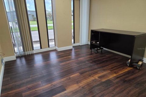 Immobilier commercial à louer à Lakeland, Floride: 102.19 m2 № 2296882 - photo 4