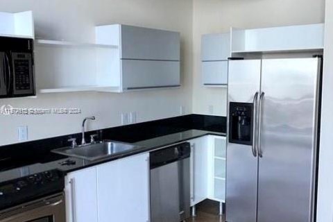 Condo in Miami, Florida, 1 bedroom  № 1959921 - photo 5