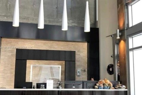 Condo in Miami, Florida, 1 bedroom  № 1959921 - photo 13