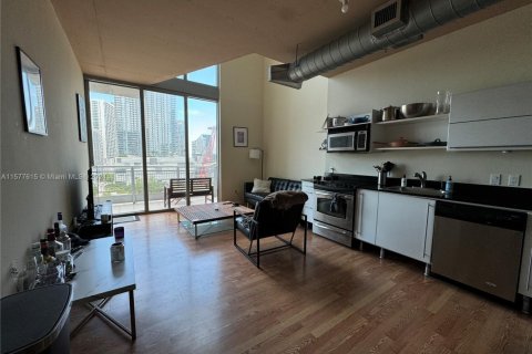 Condo in Miami, Florida, 1 bedroom  № 1959921 - photo 4