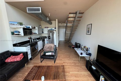 Condo in Miami, Florida, 1 bedroom  № 1959921 - photo 3