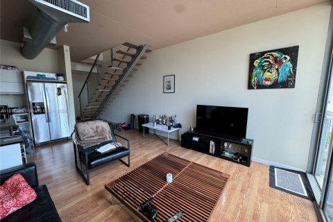 Condo in Miami, Florida, 1 bedroom  № 1959921 - photo 2