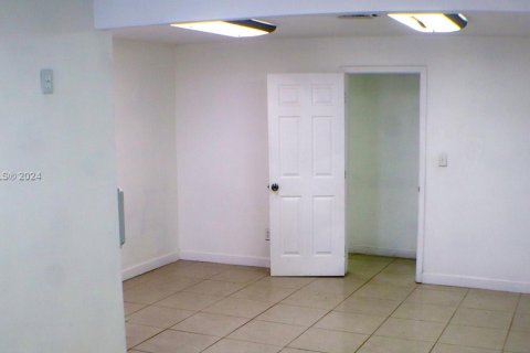 Propiedad comercial en alquiler en Pompano Beach, Florida № 1104549 - foto 1