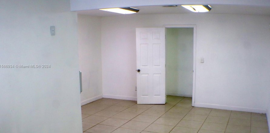 Propiedad comercial en Pompano Beach, Florida № 1104549