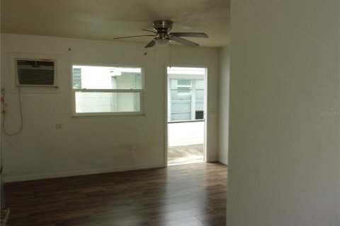 Apartment in Zephyrhills, Florida 1 bedroom, 51.1 sq.m. № 2147890 - photo 9