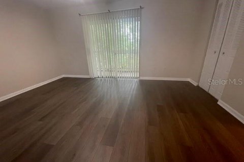 Townhouse in Gainesville, Florida 3 bedrooms, 136.19 sq.m. № 2230373 - photo 3
