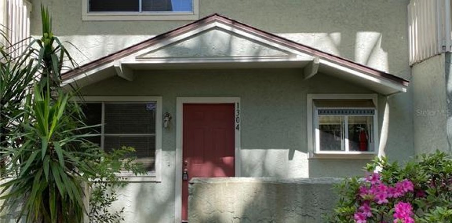 Townhouse in Gainesville, Florida 3 bedrooms, 136.19 sq.m. № 2230373