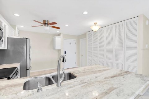 Copropriété à vendre à Belleair Bluffs, Floride: 1 chambre, 97.55 m2 № 1584512 - photo 11