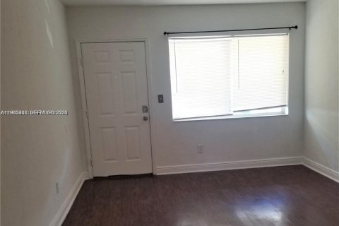 Condo in North Miami Beach, Florida, 1 bedroom  № 2044411 - photo 6