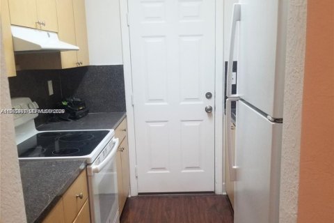 Condo in North Miami Beach, Florida, 1 bedroom  № 2044411 - photo 4