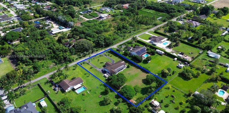 House in Homestead, Florida 3 bedrooms, 289.02 sq.m. № 1921504