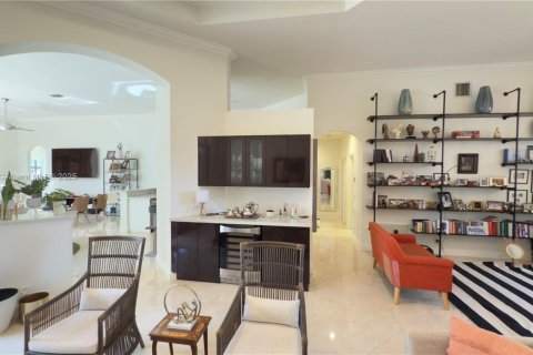House in Weston, Florida 5 bedrooms, 286.51 sq.m. № 1811290 - photo 10