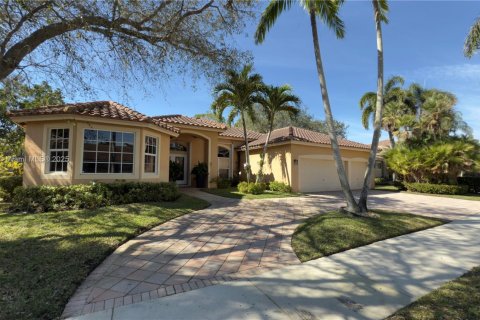 House in Weston, Florida 5 bedrooms, 286.51 sq.m. № 1811290 - photo 1