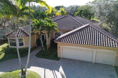 House in Weston, Florida 5 bedrooms, 286.51 sq.m. № 1811290 - photo 6