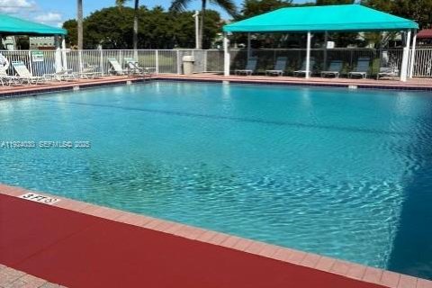 Снять в аренду кондоминиум в Хомстед, Флорида 3 спальни, 109.81м2, № 1982367 - фото 15