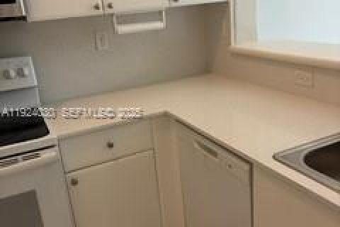 Снять в аренду кондоминиум в Хомстед, Флорида 3 спальни, 109.81м2, № 1982367 - фото 5