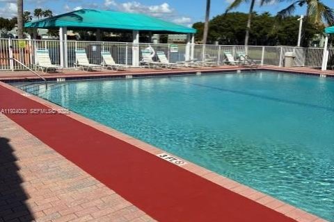 Снять в аренду кондоминиум в Хомстед, Флорида 3 спальни, 109.81м2, № 1982367 - фото 14