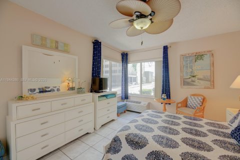 Снять в аренду кондоминиум в Холливуд, Флорида 1 спальня, 66.98м2, № 2088789 - фото 12