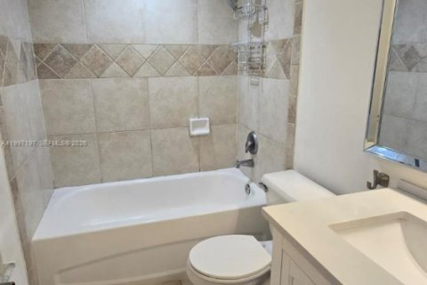 Condominio en alquiler en Miami, Florida, 1 dormitorio, 77.95 m2 № 2060850 - foto 10