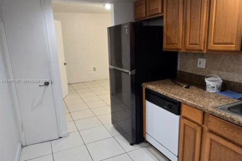 Condominio en alquiler en Miami, Florida, 1 dormitorio, 77.95 m2 № 2060850 - foto 8