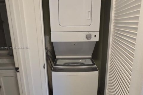 Condominio en alquiler en Miami, Florida, 1 dormitorio, 77.95 m2 № 2060850 - foto 9