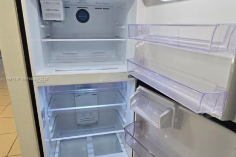 Condominio en alquiler en Miami, Florida, 1 dormitorio, 77.95 m2 № 2060850 - foto 5