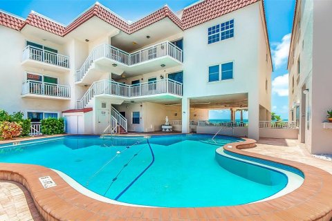 Condominio en alquiler en Belleair Beach, Florida, 2 dormitorios, 129.13 m2 № 928477 - foto 5