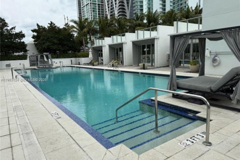 Studio in the Condo in Miami, Florida  № 2027494