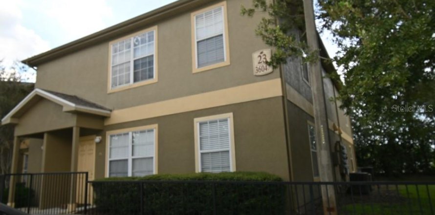 Condo in Zephyrhills, Florida, 2 bedrooms № 1886817
