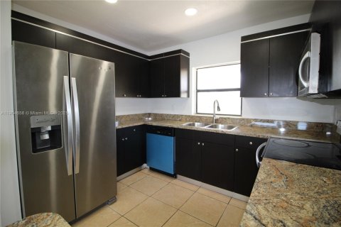 Villa ou maison à louer à Homestead, Floride: 3 chambres, 121.61 m2 № 1955932 - photo 12