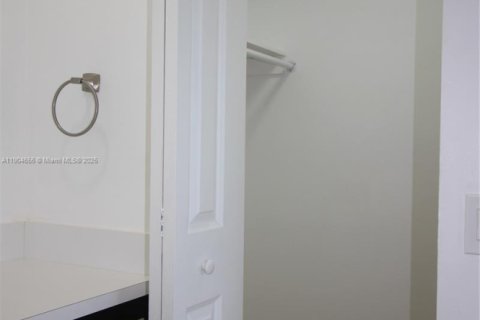 Villa ou maison à louer à Homestead, Floride: 3 chambres, 121.61 m2 № 1955932 - photo 15