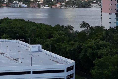 Снять в аренду кондоминиум в Авентура, Флорида 2 спальни, 98.94м2, № 1992447 - фото 3